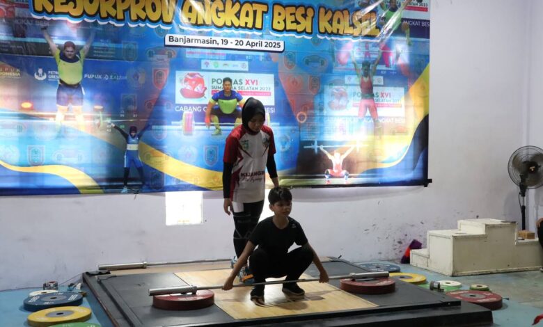 65 Atlet Siap Berjuang: Kejurprov Angkat Besi 2025 Dorong Potensi Atlet Kalimantan Selatan